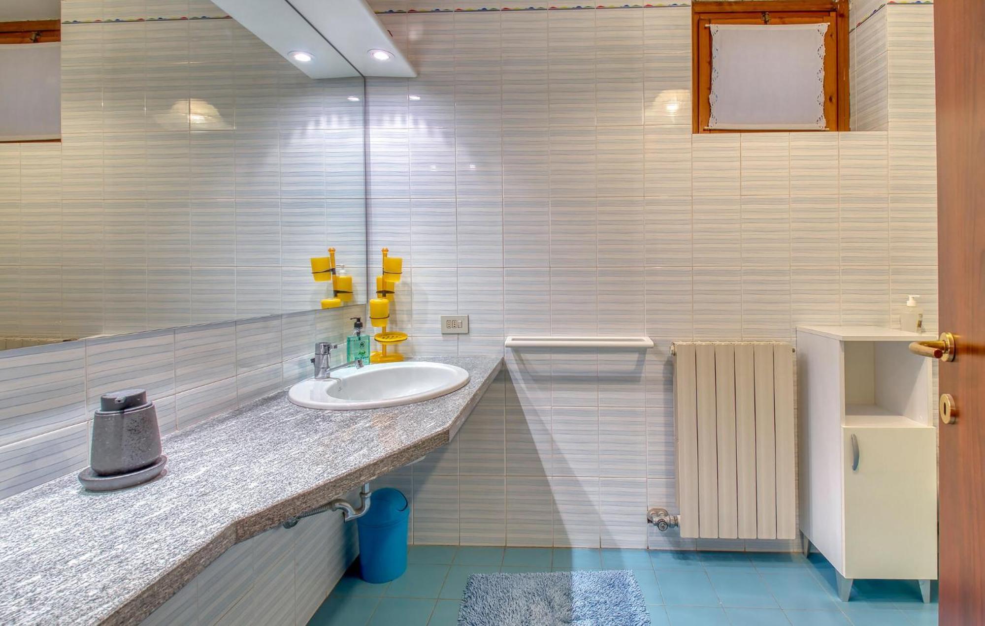 2 Bedroom Amazing In Holiday home Stresa