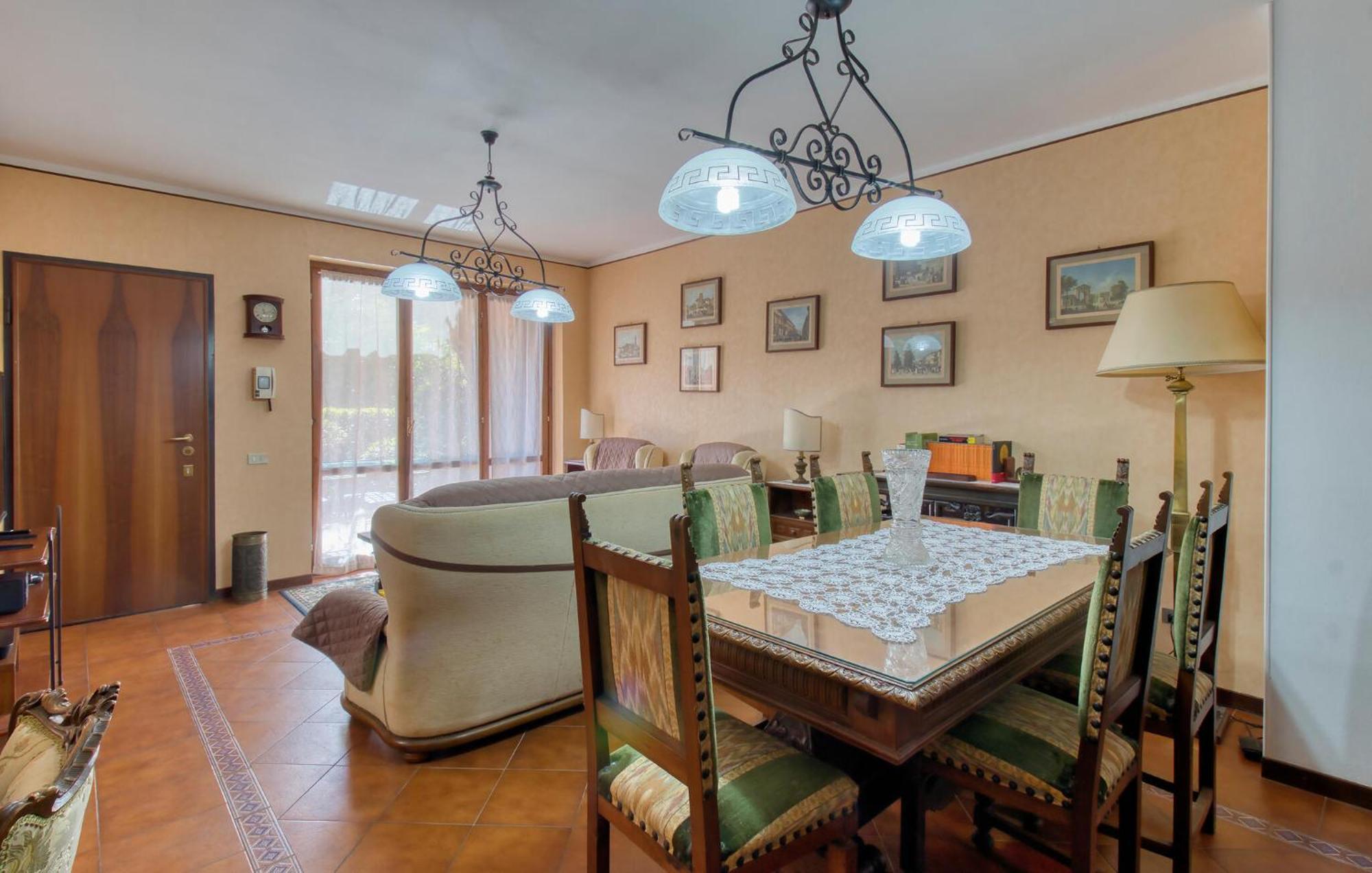 2 Bedroom Amazing In Holiday home Stresa